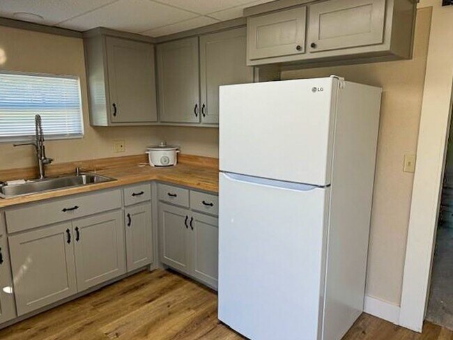 Building Photo - Great Country 1 Bedroom, 1 Bathroom