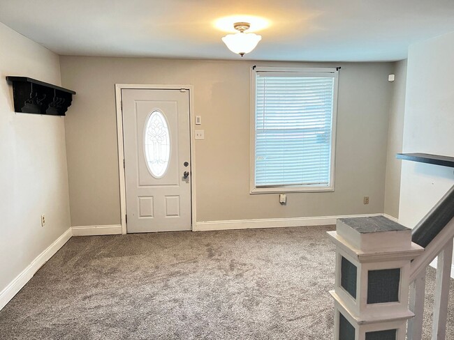 Building Photo - 2 br, 2 bath House - 625 5th Avenue