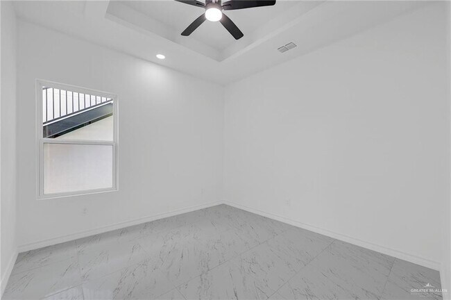 Foto del edificio - 2000 E 1st St