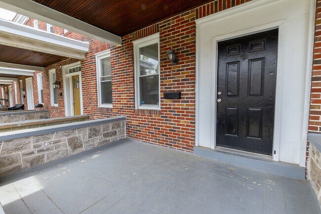 Foto del edificio - 3063 Mayfield Ave