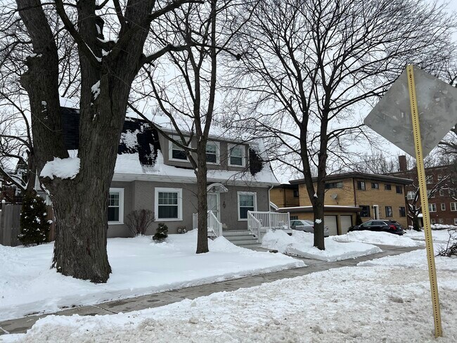 Building Photo - 536 N La Grange Rd