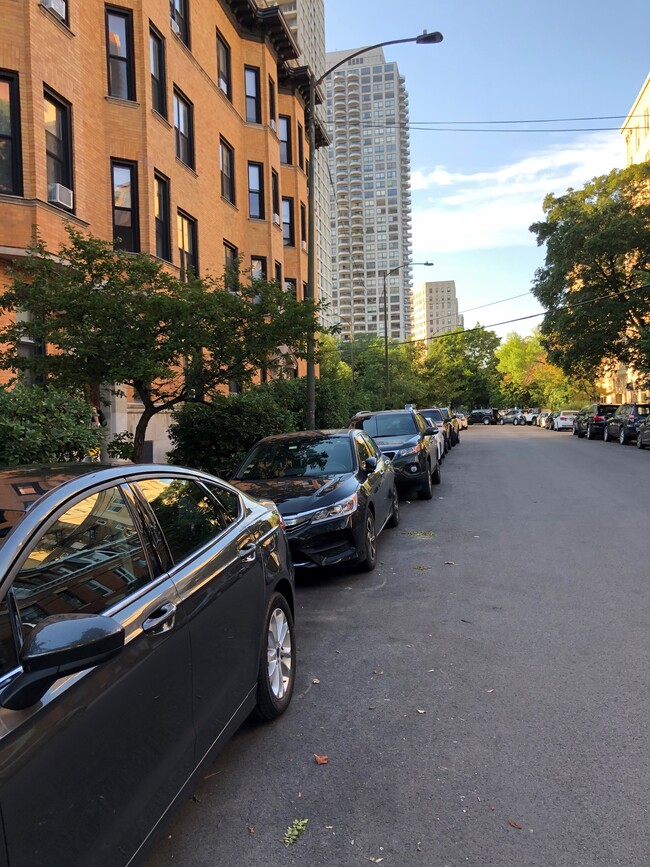 Foto del edificio - 1906 N Lincoln Park W