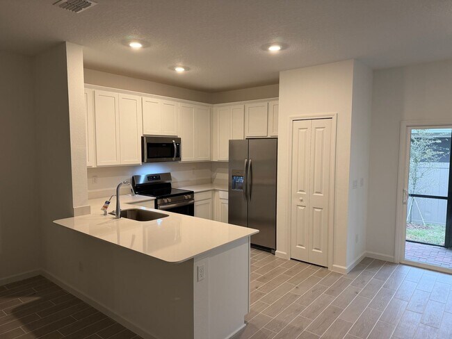 Foto del edificio - Brand-New Town Home in Shearwater with Resort-Style Amenities