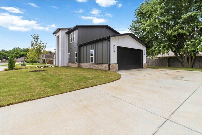 Building Photo - 5404 SW Remington Rd