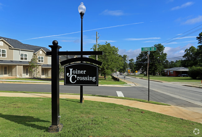 Foto del edificio - Joiner Crossing Apartments