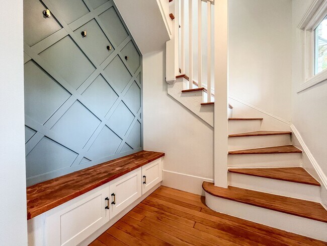 Building Photo - Fully Restored 1900's Capitol Hill 4bd/2.5...