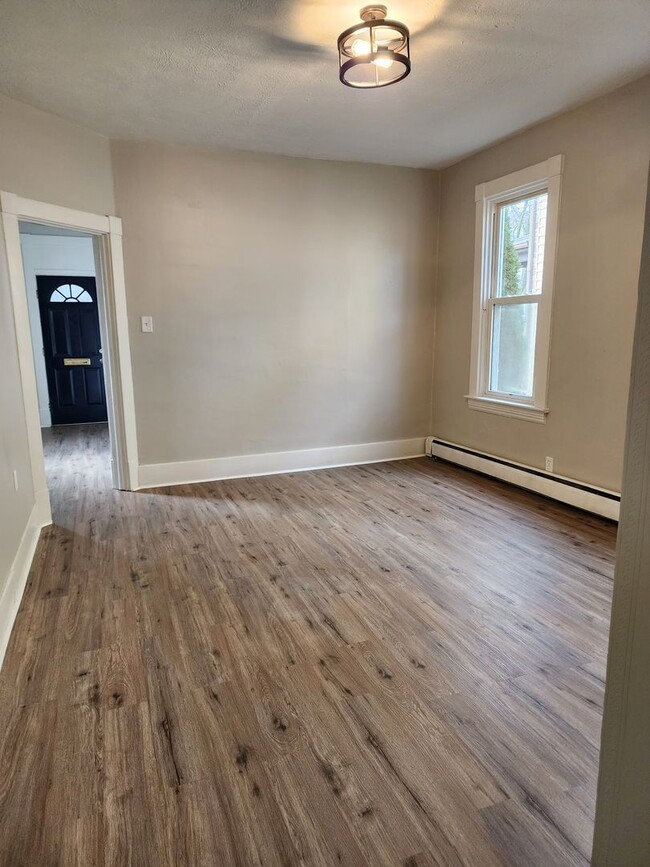 Foto del edificio - Renovated 3 bedroom, 1 bathroom.