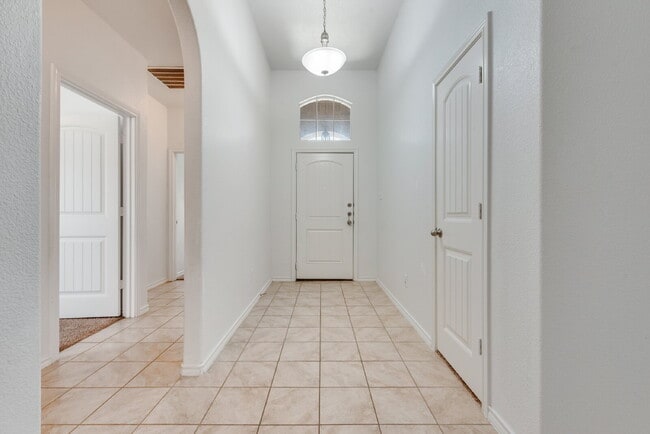 Building Photo - Attractive 4-Bedroom Home in Villages of Eagle Mountain!