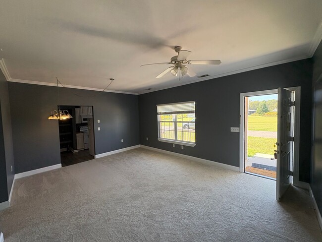 Foto del edificio - 2 bed, 1 bath unit for rent!