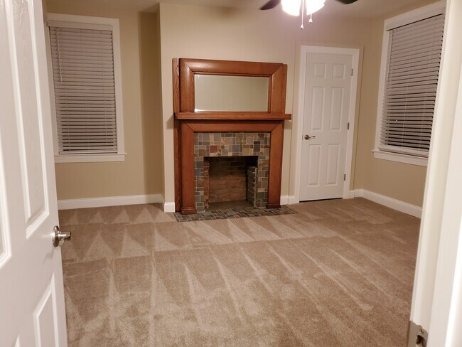 Main Level Bedroom - 14 Dunlap St