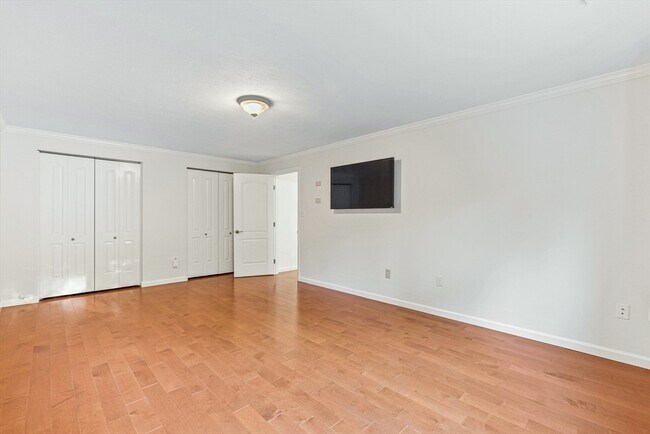 Building Photo - 83R Hobart St