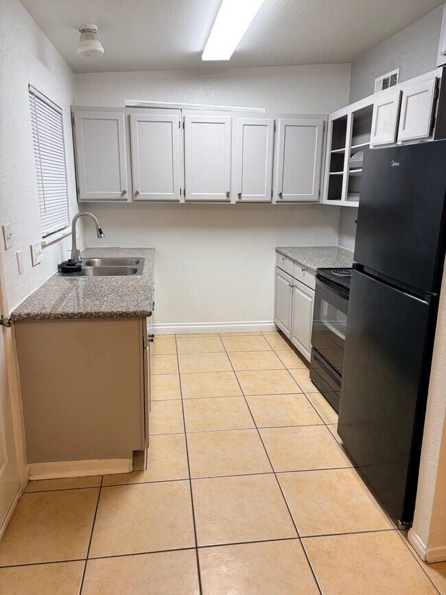 Building Photo - 4392 Springdale Ct