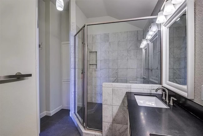 Building Photo - 9707 Wake Bridge Dr