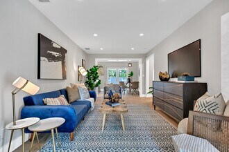 Building Photo - 1045 NE 84th St