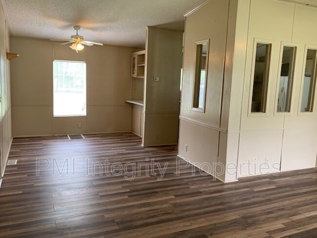 Building Photo - 1043 Orchard Park Dr