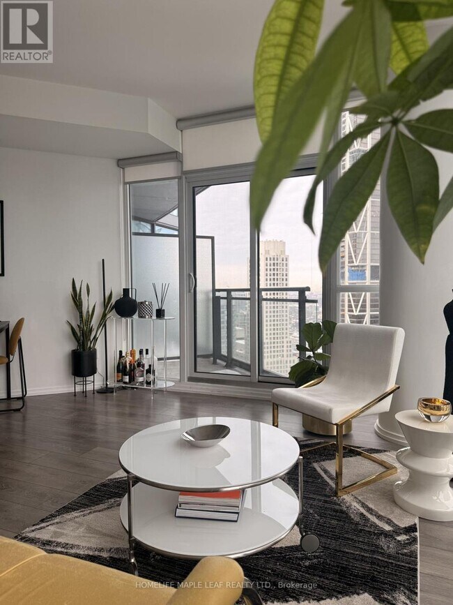 Photo du bâtiment - 45 Charles St E