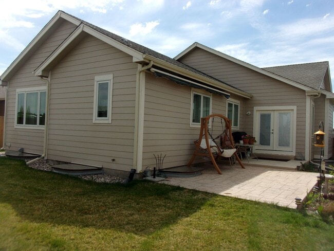 Building Photo - House For Lease