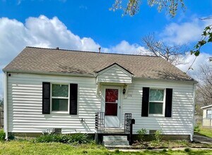 Building Photo - 220 S 70th E Ave