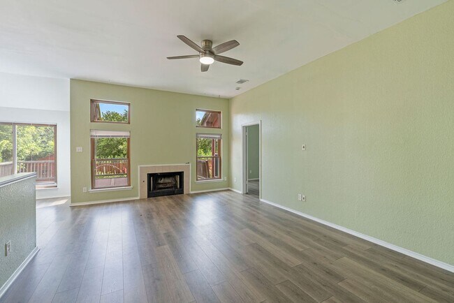 Foto del edificio - 2215 Patsy Pkwy