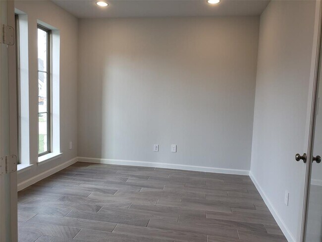 Building Photo - 8806 Morning Glow Dr