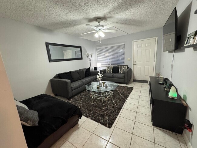 Foto del edificio - 3265 NW 102nd Terrace