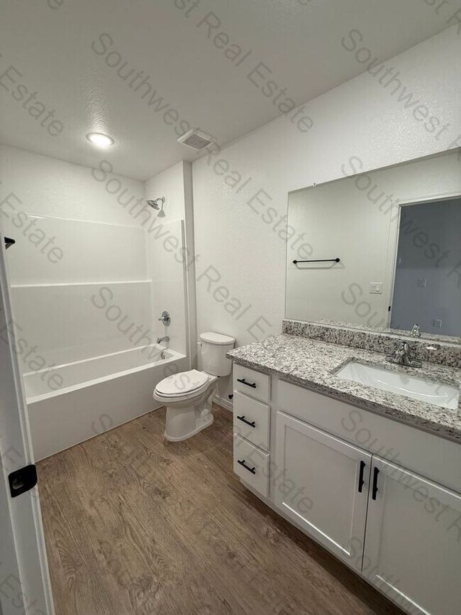 Building Photo - New Spacious 2 bedroom 2 bath Duplex.