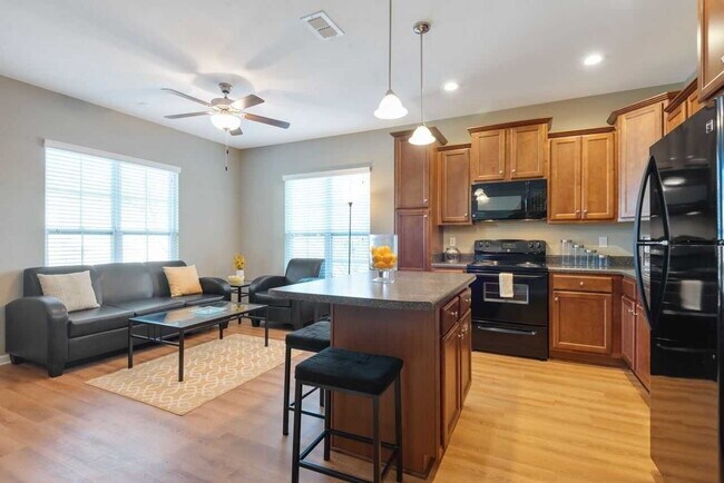 Building Photo - Newly constructed 3/3!