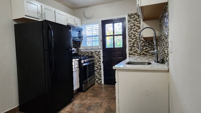 Foto del edificio - 1014 Sanford Ave