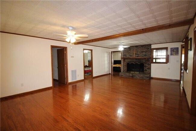 Foto del edificio - 2466 Old Fork Rd