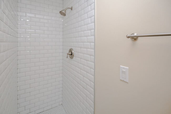 Building Photo - 415 W Armitage Ave