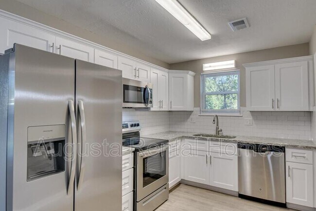 Foto del edificio - 121 Sunnywood Dr