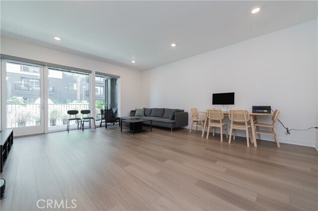 Building Photo - 3205 Rivington