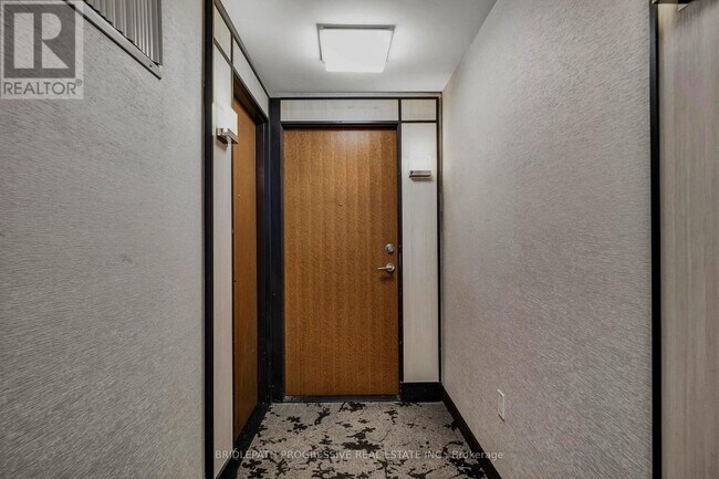 Photo du bâtiment - 30 Shore Breeze Dr