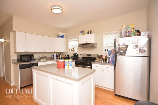 Foto del edificio - 1241 W Barry Ave