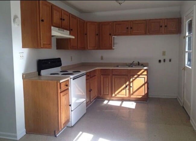Building Photo - Cozy 3 Bedroom 1.5 Bathroom Ranch Located in Hampton VA