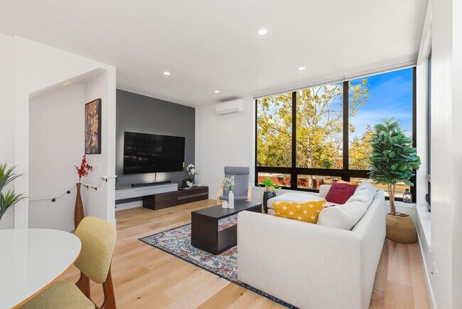 Foto del edificio - West Seattle/Admiral Luxury Townhome with ...
