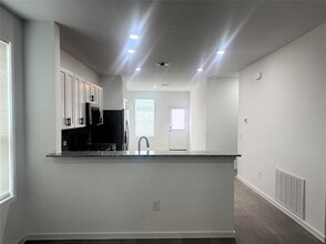 Building Photo - 519 Louis Ln