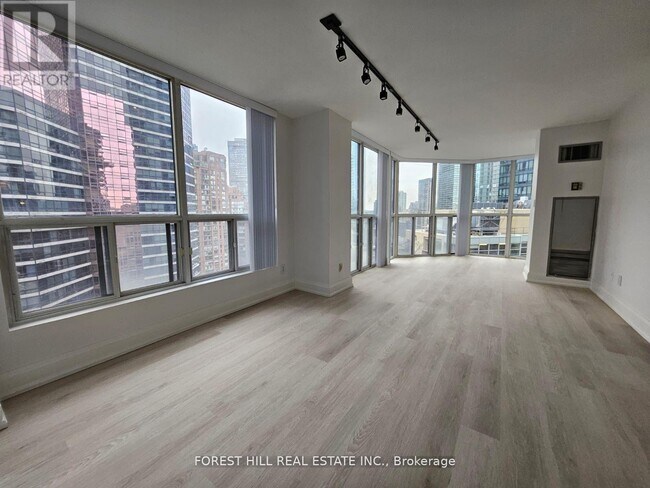 Building Photo - 24 Wellesley St W