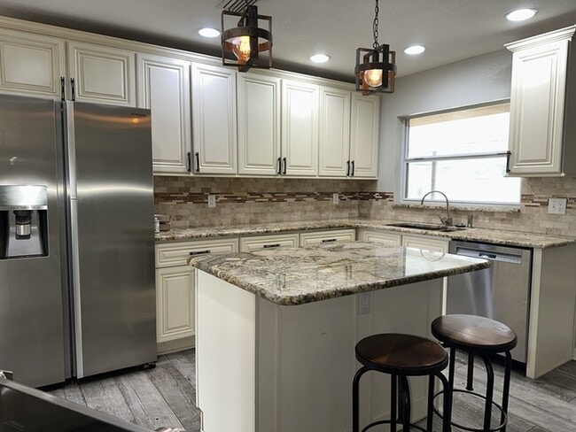 Foto del edificio - COUNTRY PLACE POOL HOME ON CUL-DE-SAC LOT