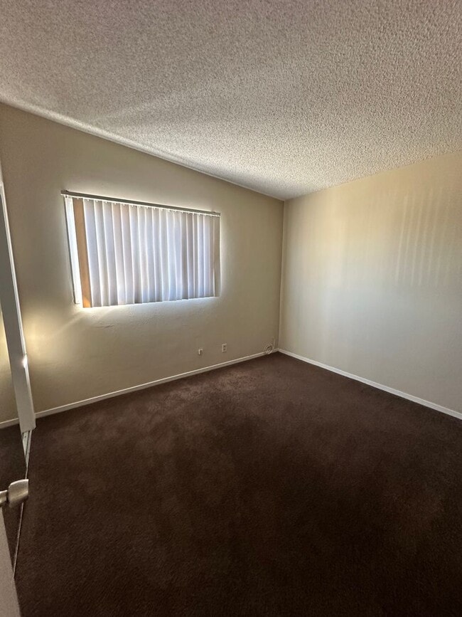 Building Photo - Cute 2 Bed 1 Bath