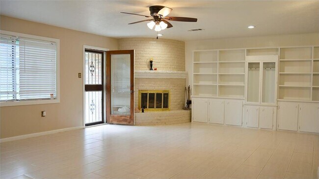 Building Photo - 8027 Glenforest Ct