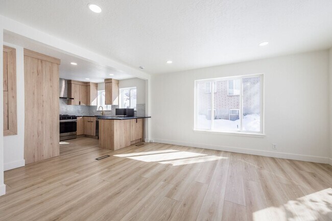 Foto del edificio - Beautifully Updated 3-Bedroom Home with Modern Upgrades & Spacious Backyard