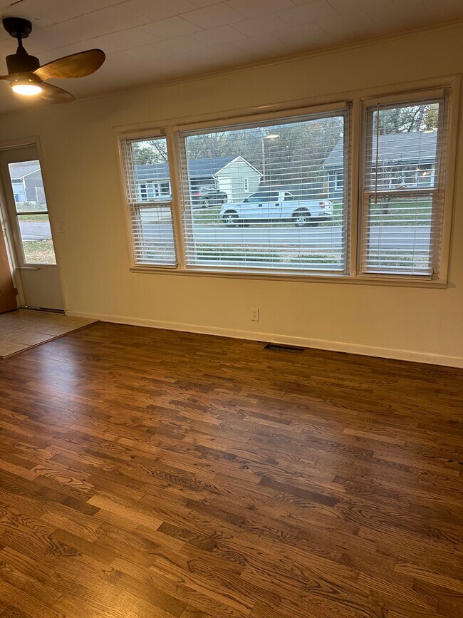 Foto del edificio - 615 Barton St