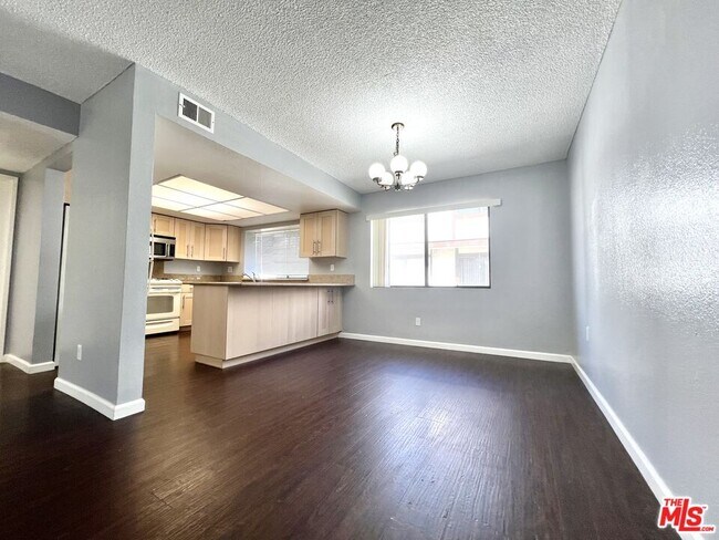 Foto del edificio - 17057 S Vermont Ave