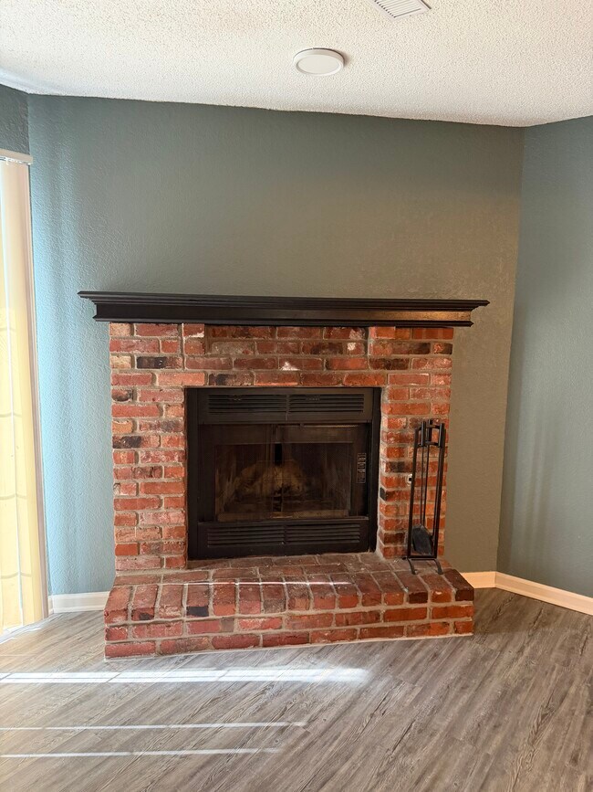 Chimenea de leña - 1203 NW 6th Terrace