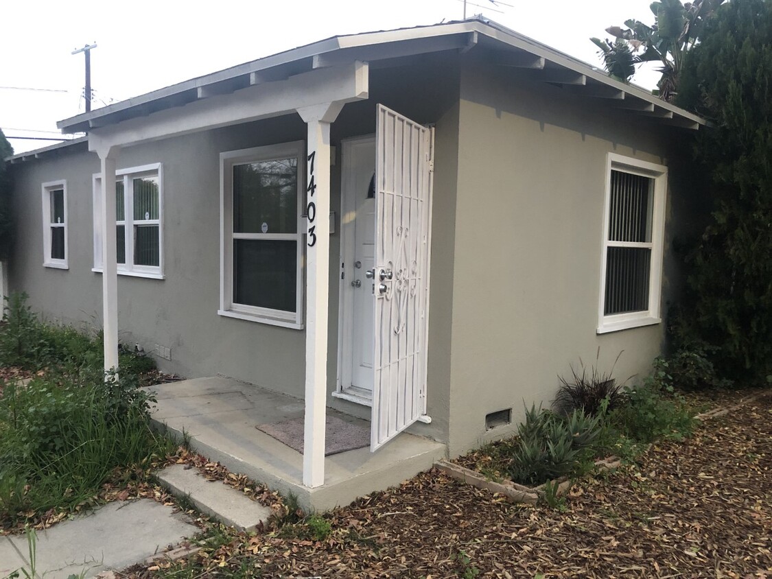 Primary Photo - 7403 Topanga Canyon Blvd