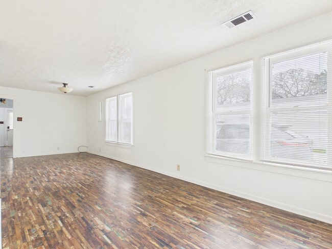 Building Photo - 138 Watson St