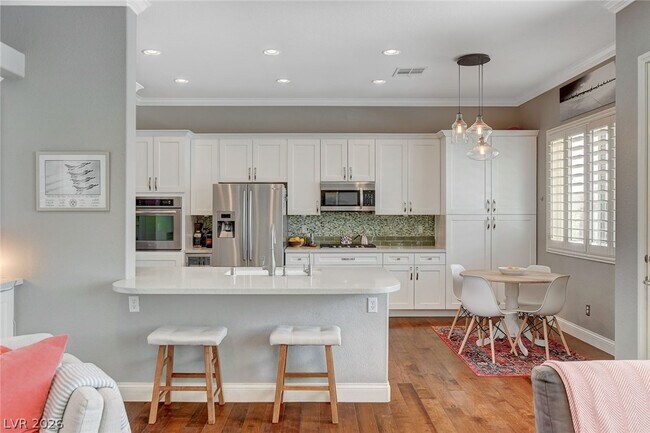 Building Photo - 10553 Linderhof Ave