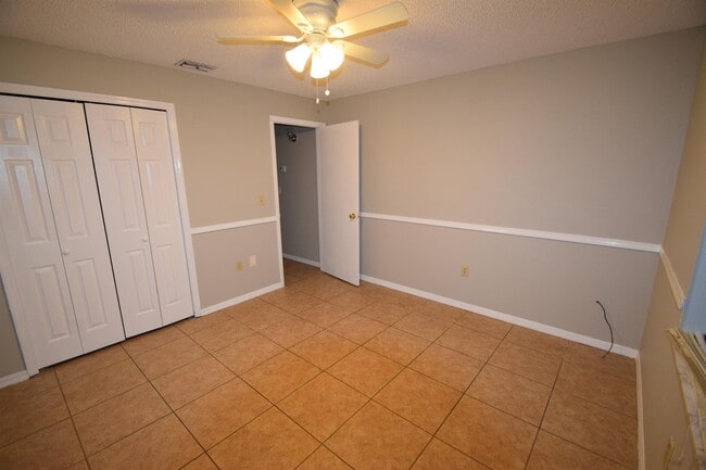 Building Photo - 2651 Lantana Ln