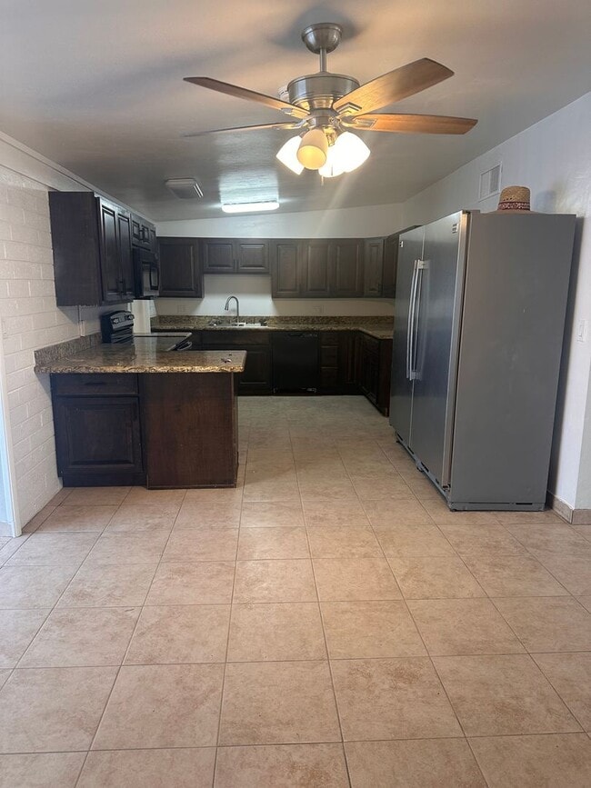 Building Photo - LARGE HOUSE WITH POOL - Located near Month...